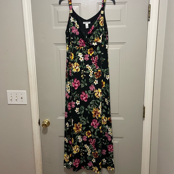 White House Black Market Dresses & Skirts - White House Black Market Black Floral Maxi Dress